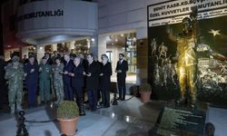 Cumhurbaşkanı Erdoğan, Ömer Halisdemir Anıtı'nın önünde dua etti