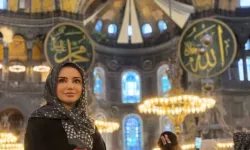 Esra Ezmeci'nin başörtülü pozları gündem oldu