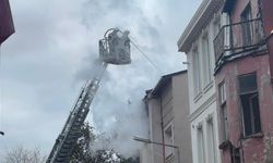 Fatih'te 3 katlı binada yangın: Ölü ve yaralılar var