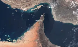 İran: Hürmüz Boğazı'nda 10 petrol tankerini vurduk