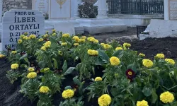 İlber Ortaylı hocası Halil İnalcık'ın yanına defnedildi