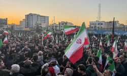 İran'da Hamaney'in ölümünün ardından gösteriler düzenlendi