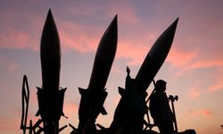 İran "taarruz operasyonlarını" artıracağını duyurdu