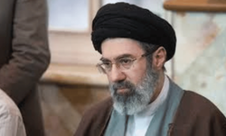 İran'da yeni lider resmen duyuruldu