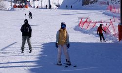 Palandöken'de kayak keyfi sürüyor