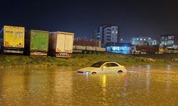 Şırnak'ta sel: Araçlarda mahsur kalanlar kurtarıldı