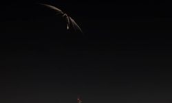 İran'dan İsrail'e fırlatılan füzeler Tel Aviv semalarında görüntülendi