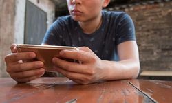 15 yaş altı sosyal medya yasağı yasalaştı