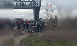 Ankara'da halk otobüsü üst geçide çarptı: Ölü ve yaralılar var