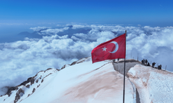 Antalya'daki Tahtalı Dağı "beyaz gelinliği" ile ziyaretçi çekiyor