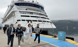 "Astoria Grande" kruvaziyeri 874 yolcusuyla Amasra'ya geldi
