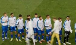 Yeşil sahada tarihi protesto!  Bosnalı futbolcular İsrailli oyuncuların elini sıkmadı