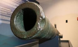 Gemi sökümünde ele geçirilen tarihi gemi topu İzmir'de görücüye çıktı