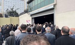 Bursa Büyükşehir Belediye Meclisi'nde seçim öncesi arbede! Camları kırıp içeri girdiler