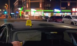 Bursa'da seyir halindeki araca yorgun mermi isabet etti