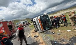 Diyarbakır'da feci kaza! Yolcu otobüsü devrildi: Ölü ve yaralılar var...