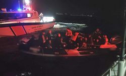 İzmir açıklarında 24 düzensiz göçmen yakalandı