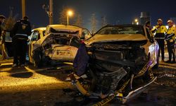 Emniyet şeridinde aracından inen sürücüye otomobil çarptı: 1 ölü