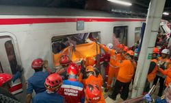 Endonezya'daki tren kazasında ölü sayısı 14'e yükseldi