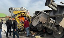 Hatay’da korkunç kaza! İki tır çarpıştı, ortalık savaş alanına döndü...
