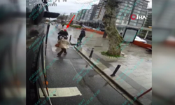 İETT otobüsünden inen yolcuya motosiklet çarptı