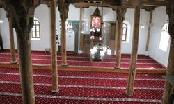 Isparta'da 8 asırlık Afşar Cami zamana direniyor