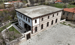 Isparta'daki Bahçe Camisi yaklaşık 800 yıldır zamana meydan okuyor