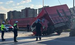 İstanbul'da kamyonet ile otomobil çarpıştı: 1 çocuk hayatını kaybetti