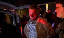 Önce telefonu, sonra da kelepçeyi bahane ederek alkol testini reddetti