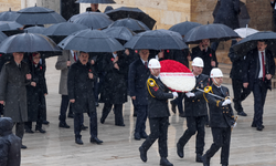 Milli Eğitim Bakanı Tekin, öğretmen ve öğrencilerle Anıtkabir'i ziyaret etti