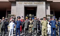 MSB, "Vatan Marşı"nı seslendiren asker üniformalı çocukların görüntülerini paylaştı