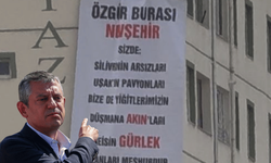 Özgür Özel’e Nevşehir’de pankart şoku! Yolsuzluk ve ‘pavyon’ göndermesi!
