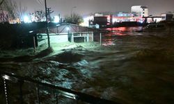 Osmaniye'de sele kapılan araçtaki 2 kişi hayatını kaybetti