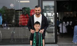 Serdar Dursun'dan minik taraftara jest