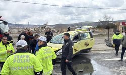 Sivasspor altyapı oyuncularını taşıyan taksi kaza yaptı: Yaralılar var