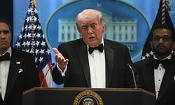 Trump’ın katıldığı yemekte silahlı saldırı: Apar topar dışarı çıkarıldı