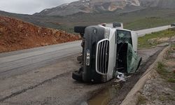 Taziyeye gidenleri taşıyan minibüs devrildi: 11 yaralı
