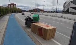 Görenleri şaşkına çeviren olay! Çanta, cüzdan derken yol kenarında buzdolabı bulundu