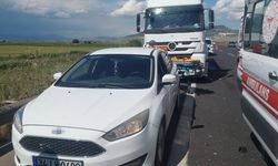 Yardım etmek için durmuşlardı: Tır çarptı! 1 ölü, 2 yaralı