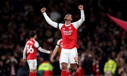 Arsenal, şampiyonluğa bir adım daha yaklaştı
