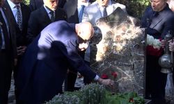 MHP lideri Bahçeli, Merhum Türkeş’in kabrini ziyaret etti