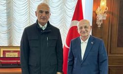 Bakan Ersoy’dan İsmail Kahraman’a anlamlı ziyaret