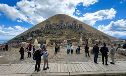Bayram tatilinde Nemrut Dağı’na ziyaretçi akını