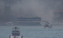 Bebek Sahili’nde tur teknesi alevlere teslim oldu
