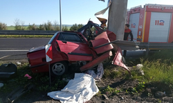 Bolu’da otomobil yön direğine saplandı: 2 ölü