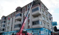 Evinde ölü bulundu: 250 kiloluk adamın cenazesi forkliftle çıkarıldı
