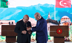 Cumhurbaşkanı Erdoğan’dan, Cezayir Cumhurbaşkanı'na Devlet Nişanı