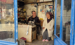Engellerine rağmen 50 yıldır ayakkabı tamirciliği yapıyor