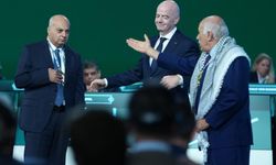 FIFA kongresine damga vuran an! Elini sıkmadı, sahneyi terk etti!