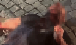 Husumetli olduğu akrabasının boğazını kesip kahvehanenin önüne attı